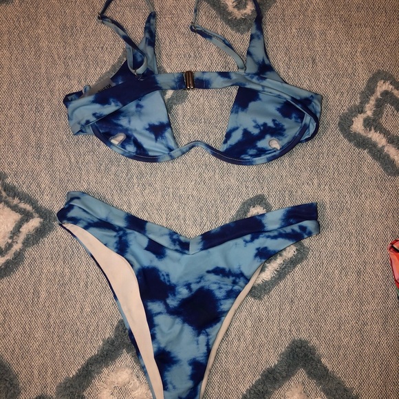 Bikini - Picture 2 of 2